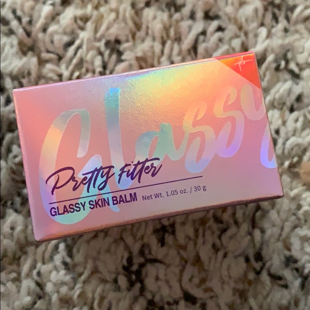 Touch in SOL Glassy Skin Balm